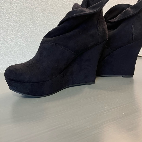 Cuffed suede ankle boots - Picture 3 of 12